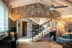 Smart-TV og stereoanlegg