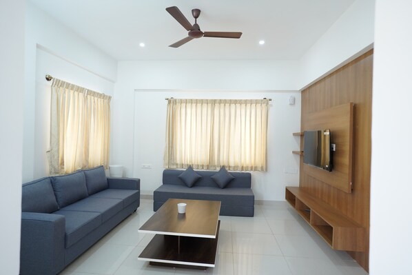 Living area - Cozy 1-Bedroom Apartment in Pleasant Kasavanahalli with WiFi.... (Kasavanahalli)