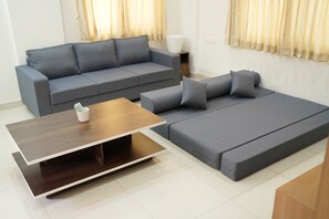 Living area - Cozy 1-Bedroom Apartment in Pleasant Kasavanahalli with WiFi.... (Kasavanahalli)