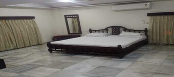Rosewood Villa A Spacious 5-bedroom villa in delightful Vijayawada