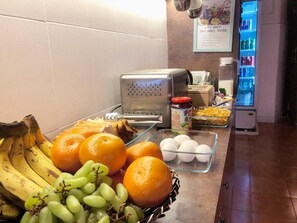 Free daily local cuisine breakfast - GoSolo Stays (Mumbai)
