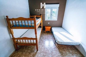 6 bedrooms, WiFi, bed sheets - Finca Oasis a 10 Min. Port Aventura, Aquopolis, Salou, Tarragona, Reus (CT)