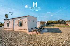 Outdoor dining - Finca Oasis a 10 Min. Port Aventura, Aquopolis, Salou, Tarragona, Reus (CT)