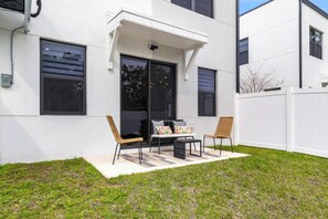 Terrace/patio - Custom Designed Townhome Brand New near Everything (Tampa)