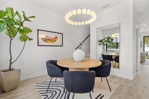 Dining - Custom Designed Townhome Brand New near Everything (Tampa)