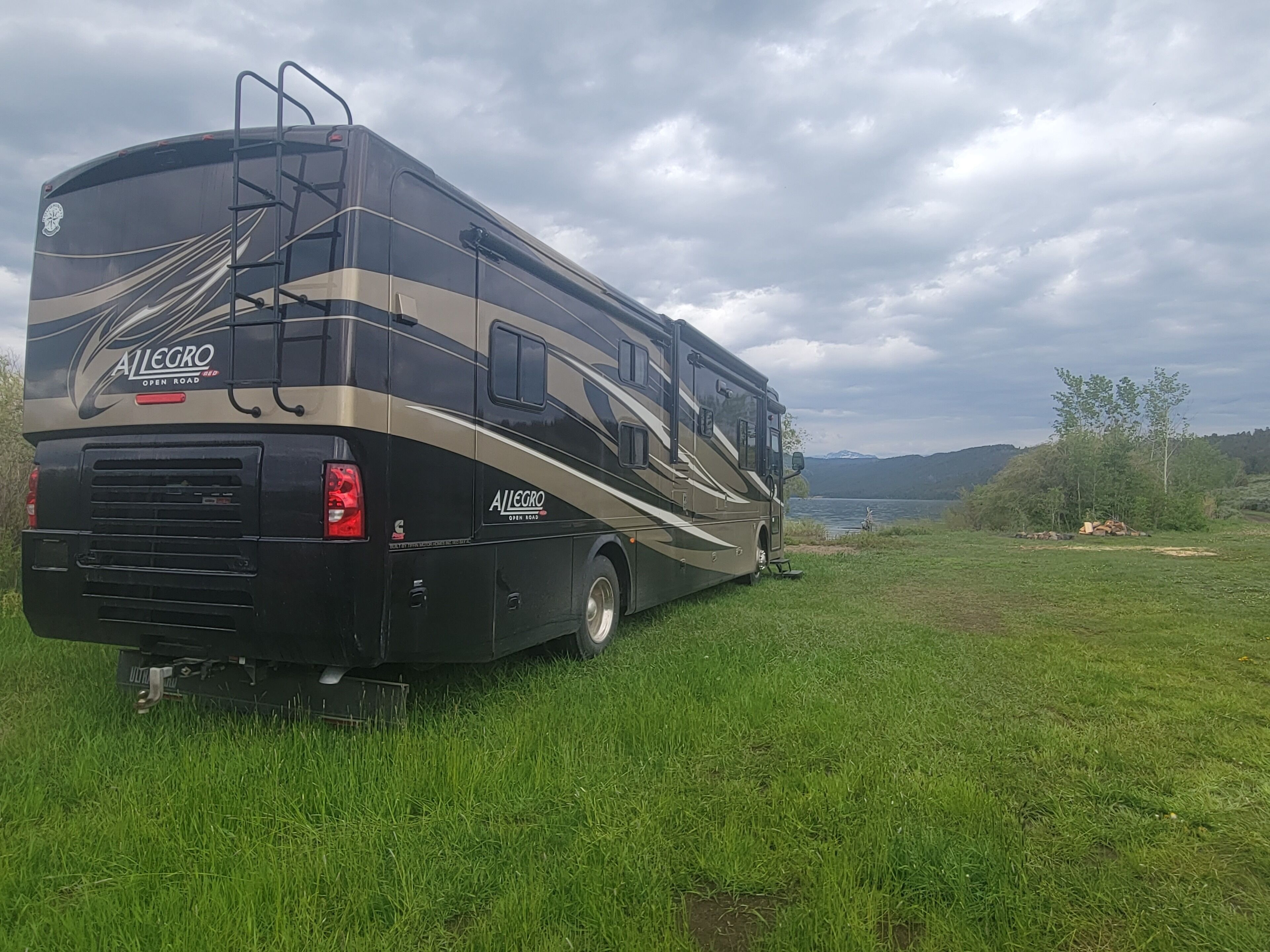 Enjoy camping at Fremont Lake in comfort!  38 Foot Class A Motorhome.