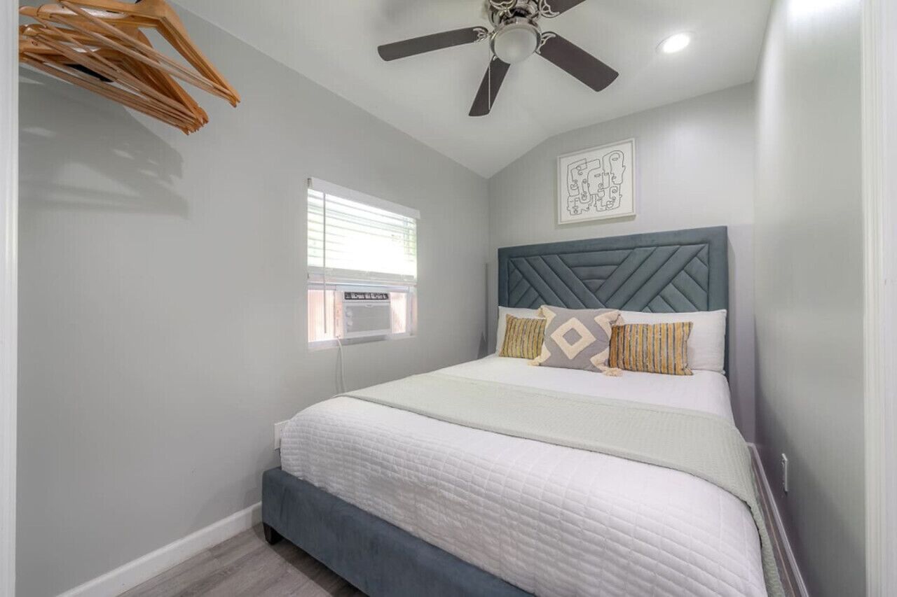 1 bedroom, desk, iron/ironing board, WiFi