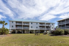 Exterior - Palmetto 306- Cute Condo! Community Pool, Beach Gear Included! (Orange Beach)