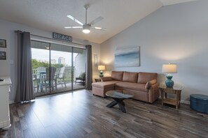 Smart TV, DVD player - Palmetto 306- Cute Condo! Community Pool, Beach Gear Included! (Orange Beach)