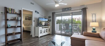 Palmetto 306- Cute Condo! Pool, Beach Gear Included! Location X3!