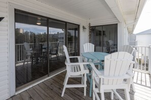Outdoor dining - Palmetto 306- Cute Condo! Community Pool, Beach Gear Included! (Orange Beach)