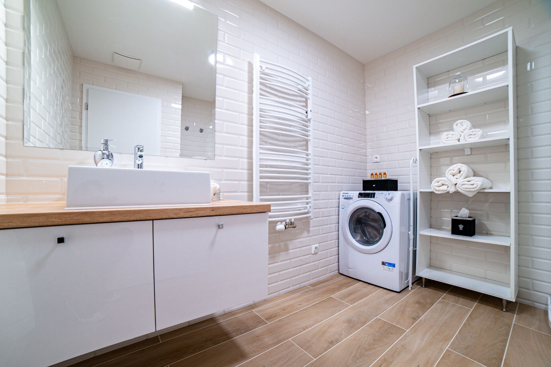 Departamento | Baño | Regadera, batas, toallas, papel de baño 