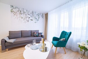 Apartment | Living area | Flat-screen TV