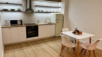 Apartemen | Dapur pribadi | Lemari es besar, microwave, oven, dan kompor