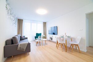 Apartment | Living area | Flat-screen TV