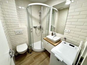 Apartment | Bathroom | Shower, bathrobes, towels, toilet paper - GALANDA APARTMENTS (Turcianske Teplice)