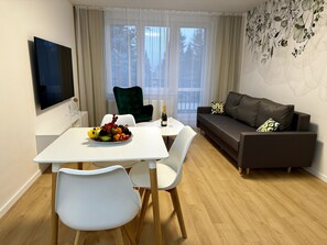 Apartment | Wohnbereich | Flachbildfernseher