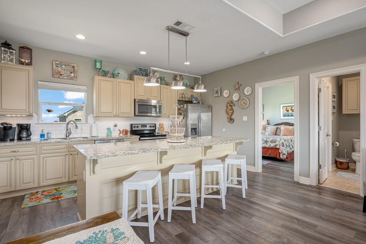 Refrigerador, cafetera/tetera, tostadora