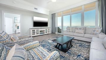 Condo, 4 Bedrooms | Living area