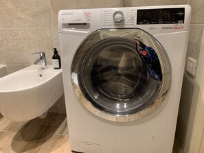 Interior - Ca' dei Pasi cozy apartment with outdoor space. 10 minutes to St. Mark square (Sestiere Castello)