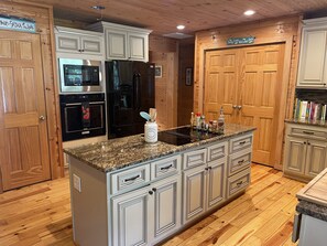 Fridge, microwave, oven, stovetop - Unique lakefront 3 BR cabin directly on Lake Hartwell! 20 min drive to Clemson! (Townville)