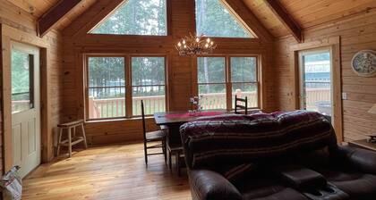 Unique lakefront 3 BR cabin directly on Lake Hartwell! 20 min drive to Clemson!