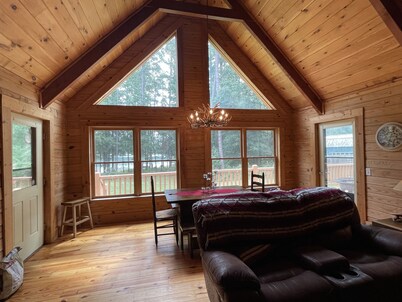 Unique lakefront 3 BR cabin directly on Lake Hartwell! 20 min drive to Clemson!