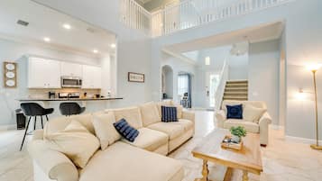 House (5 Bedrooms) | Interior