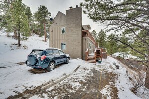 Apartment (2 Bedrooms) | Interior - Cozy Estes Park Condo w/ Balcony + Fireplace! (Estes Park)