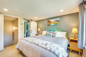 Apartment (2 Bedrooms) | Interior - Cozy Estes Park Condo w/ Balcony + Fireplace! (Estes Park)