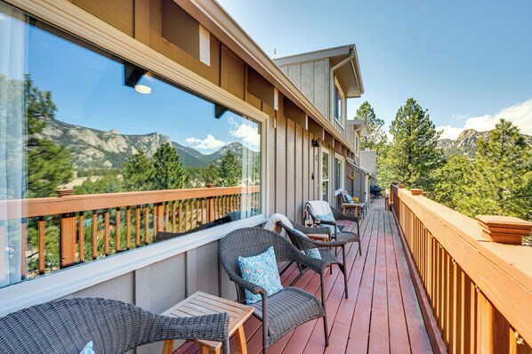 Apartment (2 Bedrooms) | Interior - Cozy Estes Park Condo w/ Balcony + Fireplace! (Estes Park)