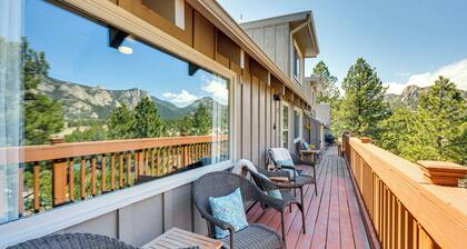 Cozy Estes Park Condo w/ Balcony + Fireplace!