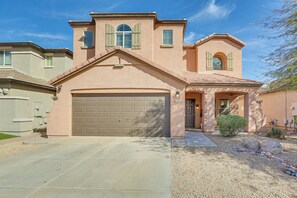 House (4 Bedrooms) | Interior - Family-friendly Phoenix Home: 5 Mi to Westgate! (Phoenix)