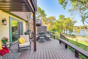 Apartment (3 Bedrooms) | Interior - Riverfront Champlin Townhome w/ Deck & Water View! (Champlin)