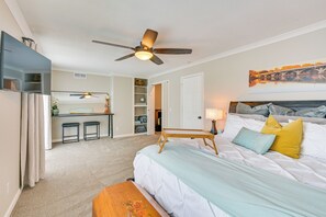Apartment (3 Bedrooms) | Interior - Riverfront Champlin Townhome w/ Deck & Water View! (Champlin)