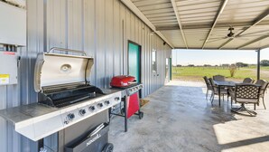 A covered outdoor area with a grill station, a table with chairs, and a view of the outdoors. - 4 Mi to Whitney Lake: Home on 30 Acres! (Whitney)