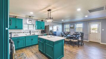 House (4 Bedrooms) | Interior