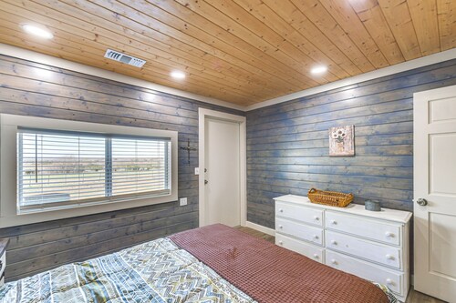 4 Mi to Whitney Lake: Home on 30 Acres!