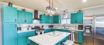 4 Mi to Whitney Lake: Home on 30 Acres!