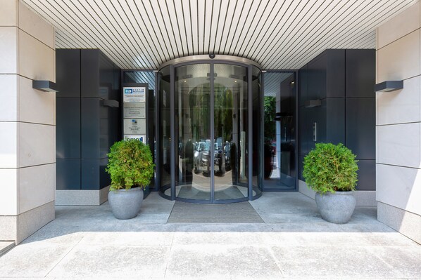 Exterior - Unique Apartment by Renters (Warsaw)