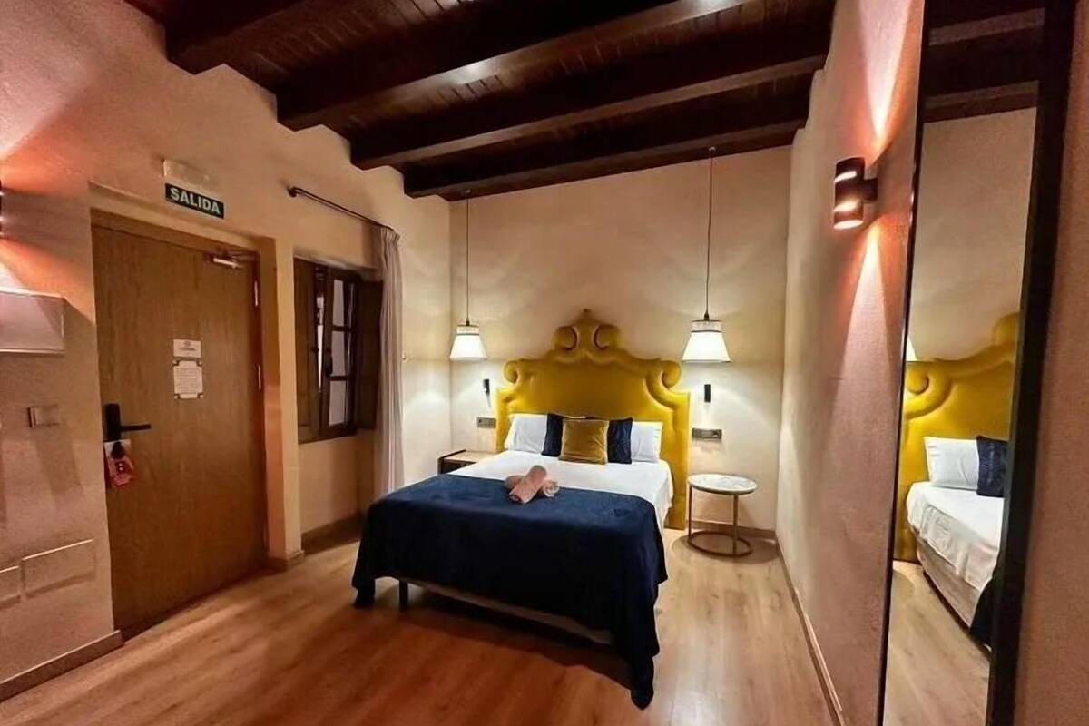 Interior Double Room | In-room safe, WiFi (free)