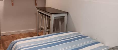 WiFi, bed sheets