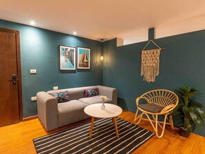 Standard Apartment, Women only | Living area | 45-inch LCD TV with satellite channels - Bird Nest Near Point 90 (New Cairo)