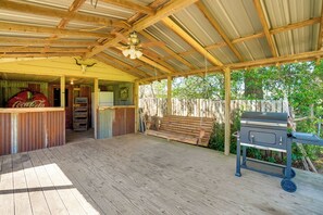 Cottage (2 Bedrooms) | Interior - Rusk Retreat w/ Fire Pit, Grill & Countryside View (Rusk)