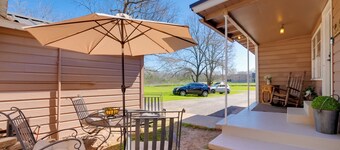 Rusk Retreat w/ Fire Pit, Grill & Countryside View