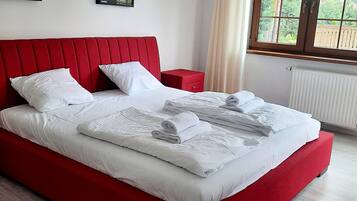 4 Schlafzimmer, Bügeleisen/Bügelbrett, WLAN, Bettwäsche