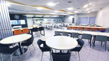 Daily continental breakfast (EUR 6 per person)