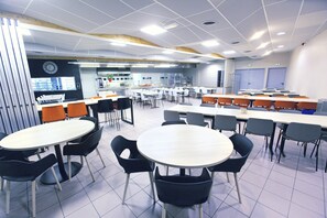 Kontinental frukost varje dag (EUR 6 per person)