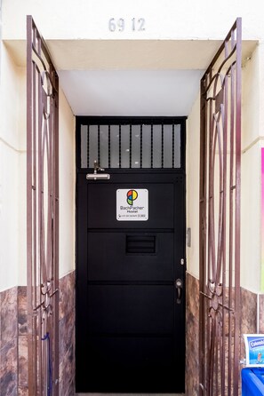 Exterior - Backpacker Hostel (Medellín)