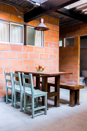 Dining room - Backpacker Hostel (Medellín)